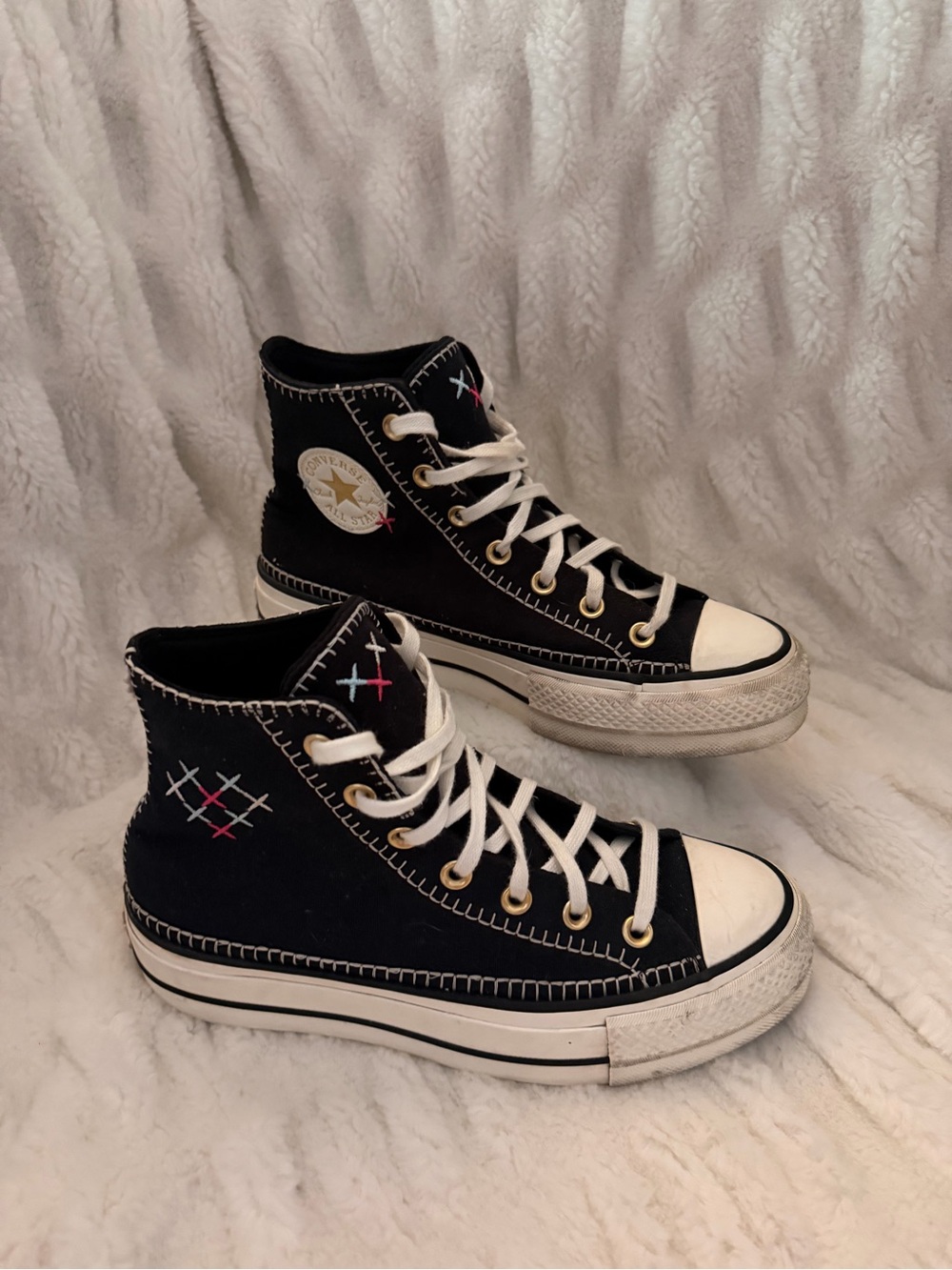 Converse Chuck Taylor All Star Lift Platform Hi Black Daisy Stitch A08731C